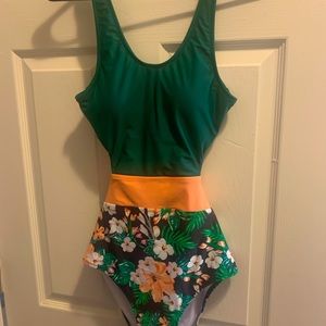 Never worn/CUPSHE one piece/Large